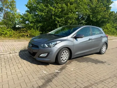 Gebraucht Hyundai i30 90 PS (66 kW) 2013 Grau Limousine