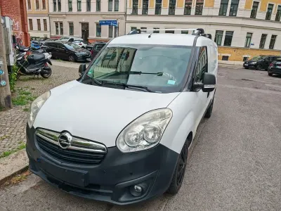 Używany Opel Combo 215 KM (158 kW) 2012 Biały Minivan