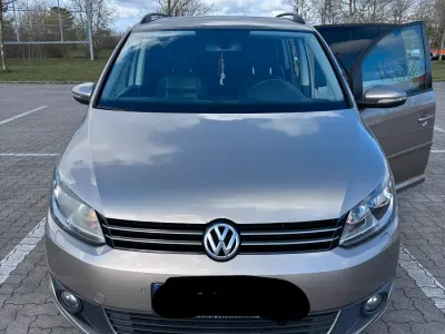 Gebraucht VW Touran Comfortline 140 PS (102 kW) 2014 Braun Van / Kleinbus