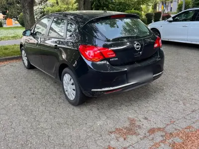 Usata Opel Astra 116 CV (85 kW) 2015 Nero Berlina