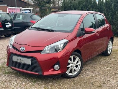 Gebraucht Toyota Yaris Hybrid Club 75 PS (55 kW) 2013 Rot Kleinwagen