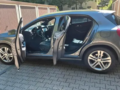 Gebraucht Mercedes GLA200 136 PS (100 kW) 2014 Grau SUV