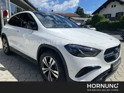 Gebraucht Mercedes GLA180 Night 136 PS (100 kW) 2025 Weiss SUV