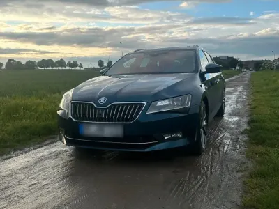 Gebraucht Skoda Superb LAURIN & KLEMENT 280 PS (205 kW) 2018 Blau Kombi