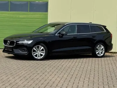 Gebraucht Volvo V60 Momentum 150 PS (110 kW) 2019 Schwarz Kombi