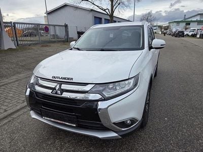 Silber Gebraucht 2015 Mitsubishi Outlander Plus SUV | 10.799 € (Etwas zu teuer)