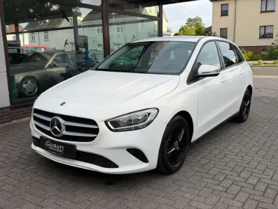 Gebraucht Mercedes B180 136 PS (100 kW) 2019 Weiß Kleinwagen