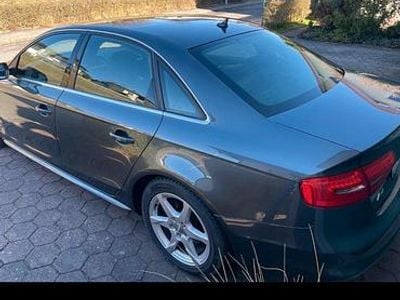 Grau Gebraucht 2015 Audi A4 S-Line Limousine | 12.999 € (Fairer Preis)