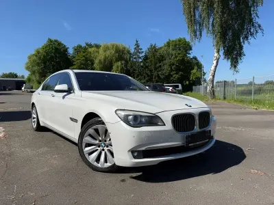Gebraucht BMW 750 449 PS (330 kW) 2017 Weiß Limousine