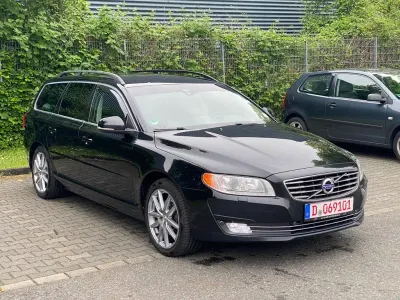 Gebraucht Volvo V70 Momentum 215 PS (158 kW) 2013 Schwarz Kombi