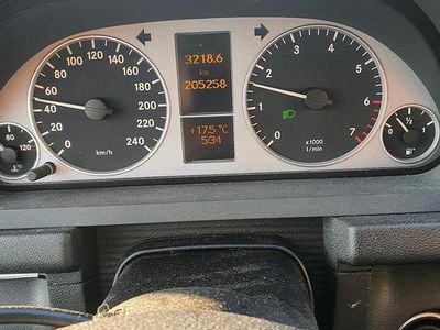 Mercedes B200