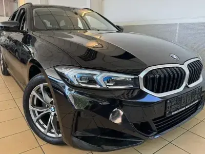 Gebraucht BMW 320 Performance 190 PS (139 kW) 2023 Saphirschwarz Kombi