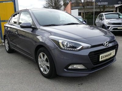 Gebraucht Hyundai i20 Passion 101 PS (74 kW) 2017 Grau Limousine