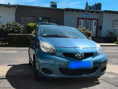 Używany Toyota Aygo 68 KM (50 kW) 2009 Niebieski Hatchback