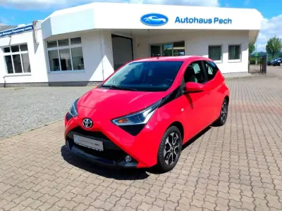 Gebraucht Toyota Aygo Connect Style 72 PS (52 kW) 2018 Vulkanrot Kleinwagen