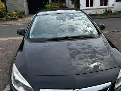 Gebraucht Opel Astra 110 PS (80 kW) 2012 Schwarz Limousine