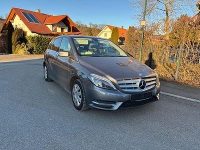 Gebraucht Mercedes B200 156 PS (114 kW) 2014 Grau Van / Kleinbus