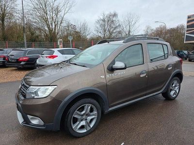 Nerzbraun Gebraucht 2017 Dacia Sandero Prestige Limousine | 7.950 € (Etwas zu teuer)