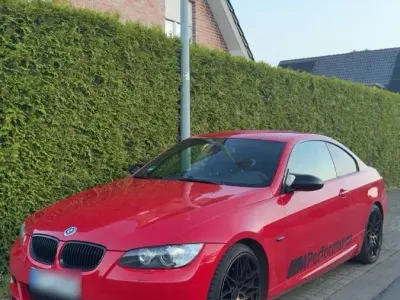 Gebraucht BMW 330 272 PS (200 kW) 2008 Rot Coupé