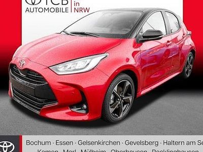 Neu Toyota Yaris Hybrid Plus 131 PS (96 kW) 2025 Rot Limousine