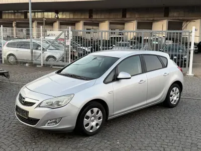 Gebraucht Opel Astra Cosmo 116 PS (85 kW) 2010 Silber Limousine