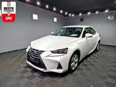Second-hand Lexus IS300h 223 CP (164 kW) 2019 Alb Berlinǎ