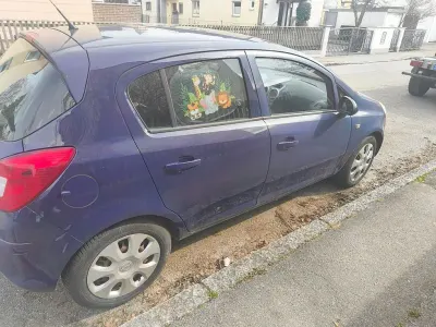 Usata Opel Corsa Selection 69 CV (50 kW) 2010 Blu Utilitaria