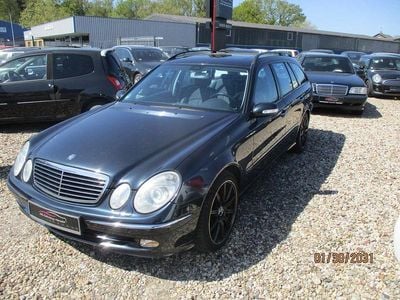 Usata Mercedes E240 Avantgarde 177 CV (130 kW) 2004 Blu Berlina