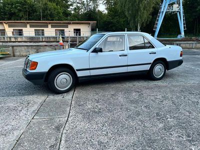 Gebraucht Mercedes 200 72 PS (52 kW) 1988 Limousine
