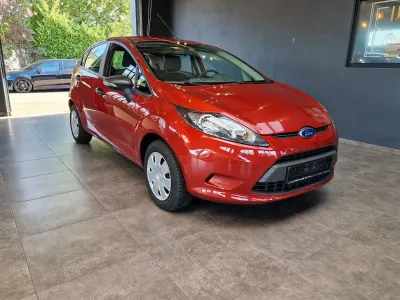 Usata Ford Fiesta Ambiente 60 CV (44 kW) 2009 Rosso Utilitaria