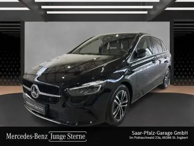 Gebraucht Mercedes B180 Progressive 136 PS (100 kW) 2024 Lack kosmosschwarz Kleinwagen