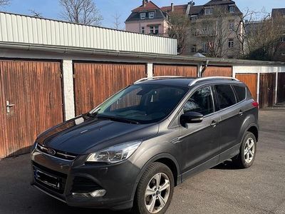 Gebraucht Ford Kuga Titanium 150 PS (110 kW) 2016 Grau SUV