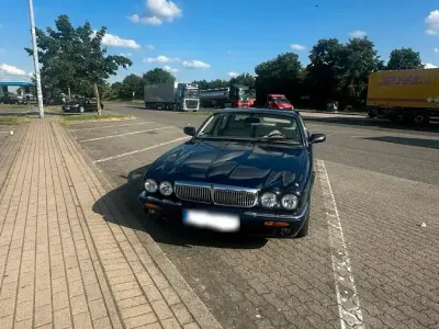 Gebraucht Jaguar XJ8 Sovereign 209 PS (153 kW) 1998 Blau Limousine