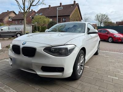 Gebraucht BMW 114 105 PS (77 kW) 2014 Weiß Kleinwagen