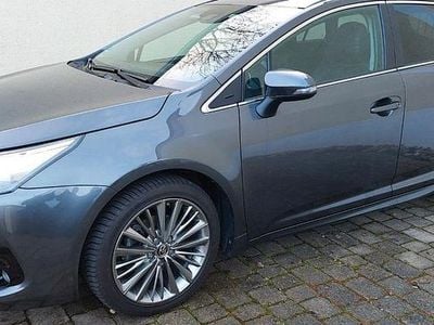 Usata Toyota Avensis Comfort 147 CV (108 kW) 2017 Grigio Station wagon