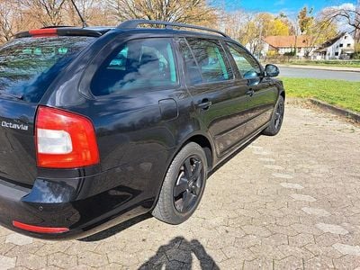 Gebraucht Skoda Octavia 105 PS (77 kW) 2011 Schwarz Kombi