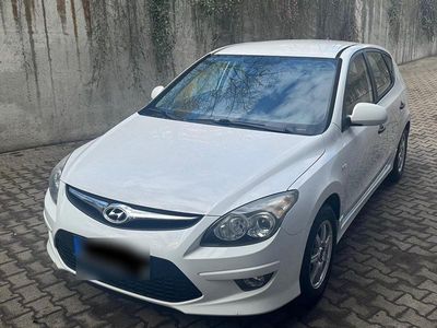 Gebraucht Hyundai i30 116 PS (85 kW) 2010 Weiß Kombi