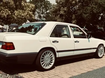 Gebraucht Mercedes E230 132 PS (97 kW) 1989 Weiß Limousine