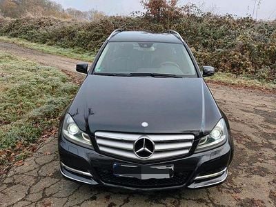 Gebraucht Mercedes C180 Avantgarde 156 PS (114 kW) 2012 Blau Kombi