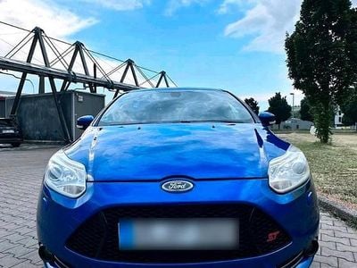 Second-hand Ford Focus ST 250 CP (183 kW) 2012 Albastru Berlinǎ