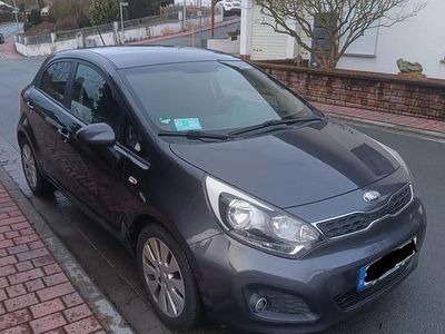 Gebraucht Kia Rio 109 PS (80 kW) 2014 Grau Kleinwagen