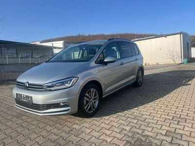Neu VW Touran Comfortline 150 PS (110 kW) 2025 Silber Van / Kleinbus