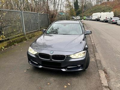 Grau Gebraucht 2012 BMW 320 Sport Line Kombi | 11.800 € (Etwas zu teuer)