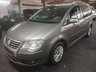 Grau Gebraucht 2009 VW Touran Van / Kleinbus | 4.990 € (Fairer Preis)