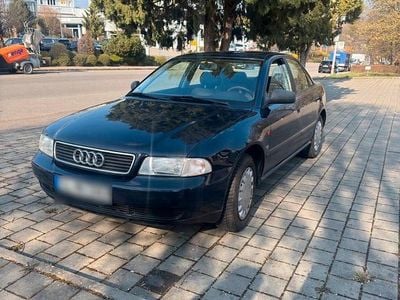 Używany Audi A4 101 KM (74 kW) 1995 Niebieski Sedan/Limuzyna