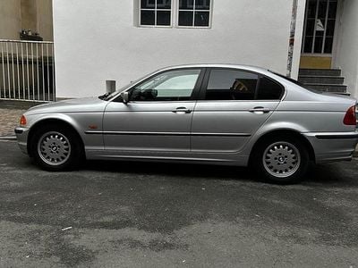 Gebraucht BMW 320 150 PS (110 kW) 1998 Silber Limousine