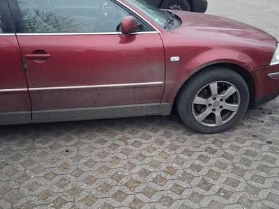 Rot Gebraucht 2002 VW Passat Executive Limousine | 3.690 € (Fairer Preis)