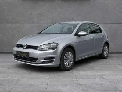 Gebraucht VW Golf VII Trendline 110 PS (80 kW) 2016 Reflexsilber metallic Kleinwagen