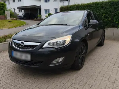 Gebraucht Opel Astra 140 PS (102 kW) 2012 Schwarz Kombi