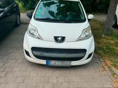Gebraucht Peugeot 107 68 PS (50 kW) 2010 Weiß Kleinwagen